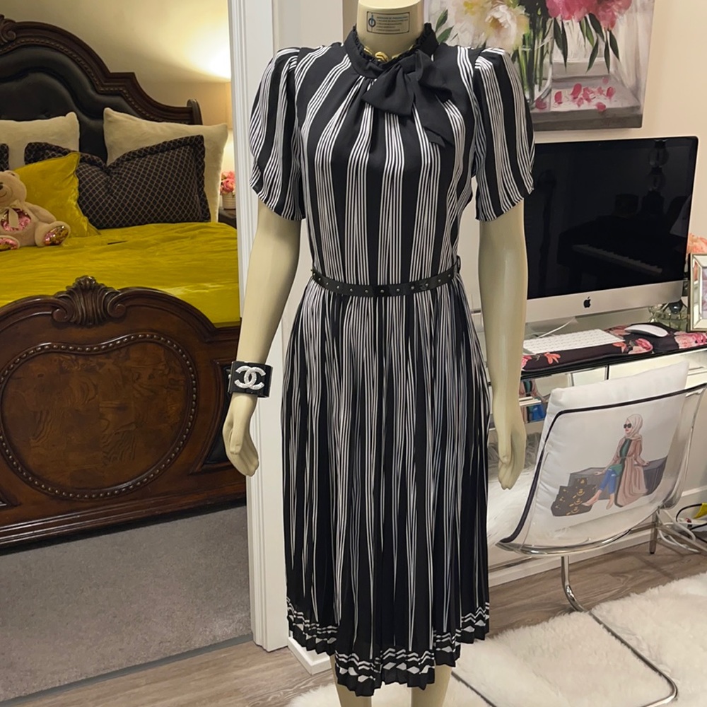 Beautiful black Karl lagerfeld dress with white stripes. 100% polyester.